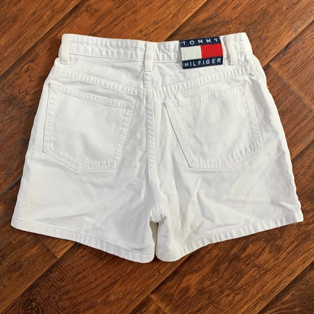 VTG TOMMY HILFIGER High Waist White Denim Shorts Classic Logo Flag Patch